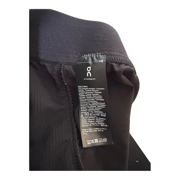 On Running Active Shorts Womens Black size large - Picture 4 of 4